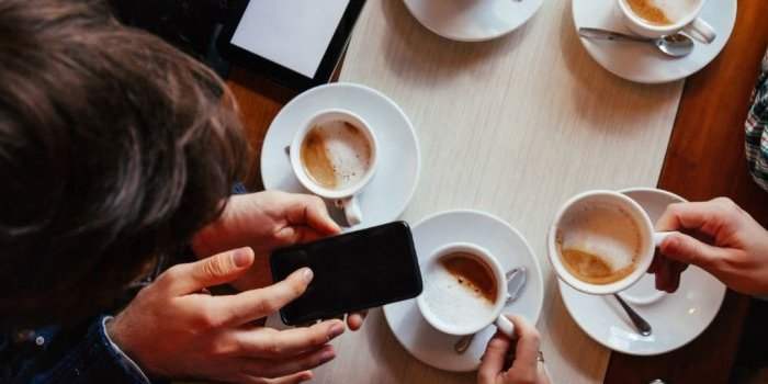 Café abierto en castellano 